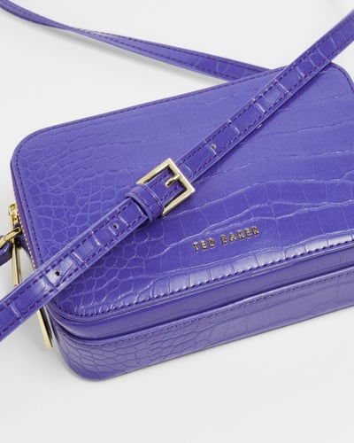 حقيبة تيد بيكر