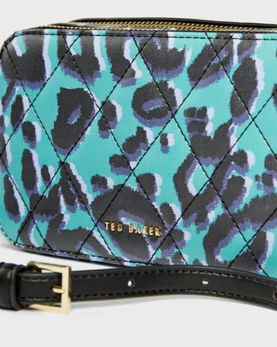 حقيبة تيد بيكر