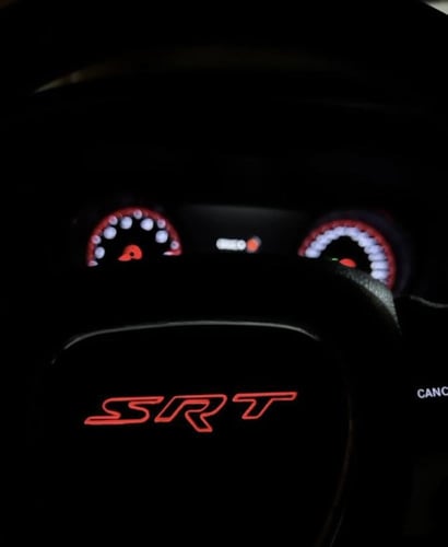 ايرباق SRT مضيء باللون الأحمر