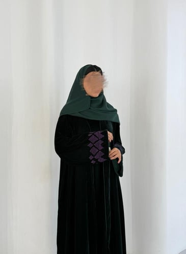 Z206 -عباية مخمل