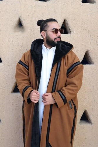 فروة كلاسيكي مطرزة بمخمل وجلد