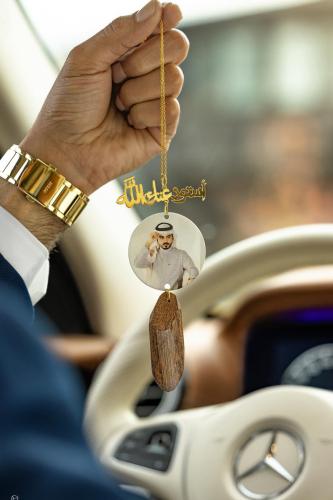 تعليقة سيارة بصورة مع كسرة العود