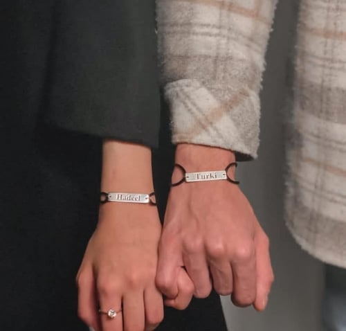 اساور بالاسم رجالي ونسائي