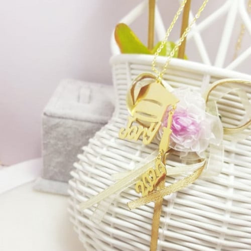 سلسال تخرج بالاسم يصمم حسب الطلب