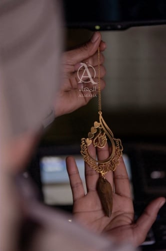 تعليقة بشكل قطرة يدويه مع كسرة العود