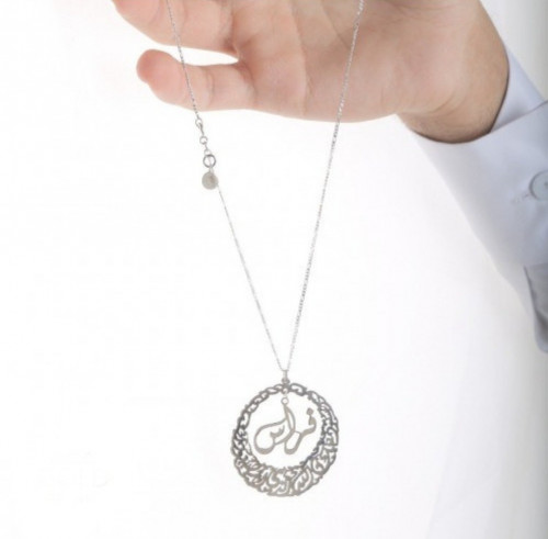 تعليقة سيارة بالاسم