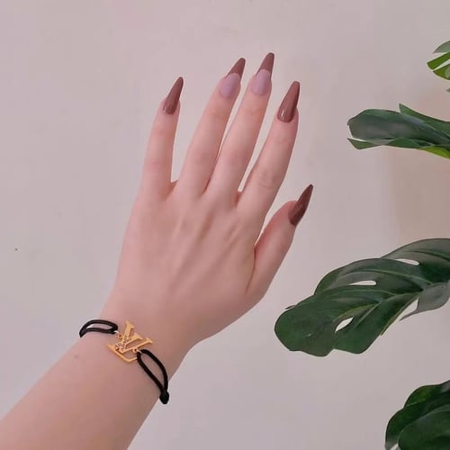 اسوارة بالاسم نسائي