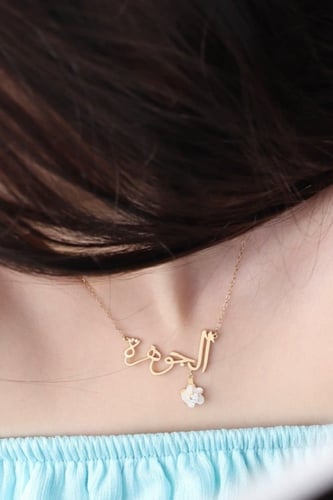 سلسال الوردة بتصميم ناعم