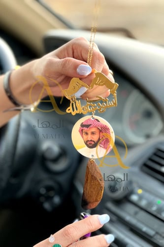 تعليقة سيارة قلب بيدين ترند مع الصورة