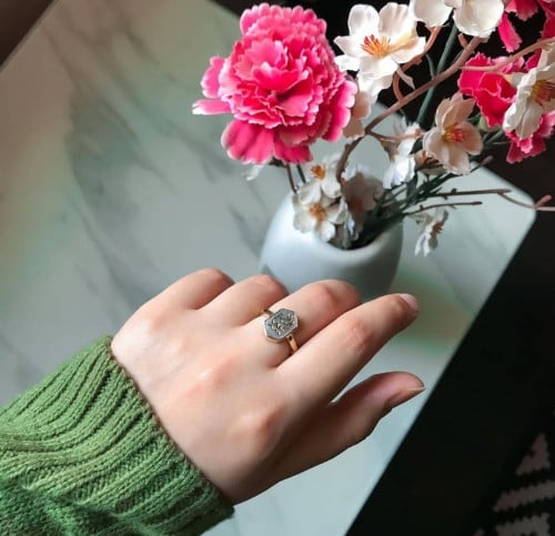 خاتم ملكي - حجر صغير مرصع بلزركون البراق فضه ايطال...