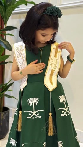 فستان اليوم الوطني أنيق بالاسم