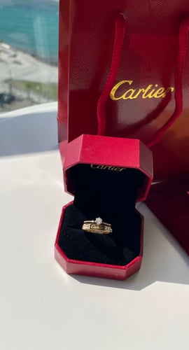 خاتم كارتير الفاخر – رمز الأناقة والرقي