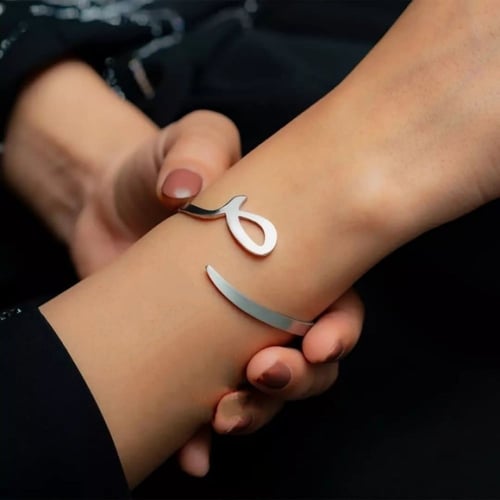 اسواره الحرف لمسة الجمال تُصاغ بأول حرفك