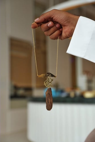 تعليقة بحفر الايادي ماسكة يد بعض