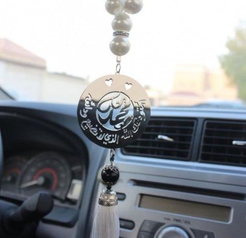 تعليقه سيارة بالاسم تصميم حسب الطلب