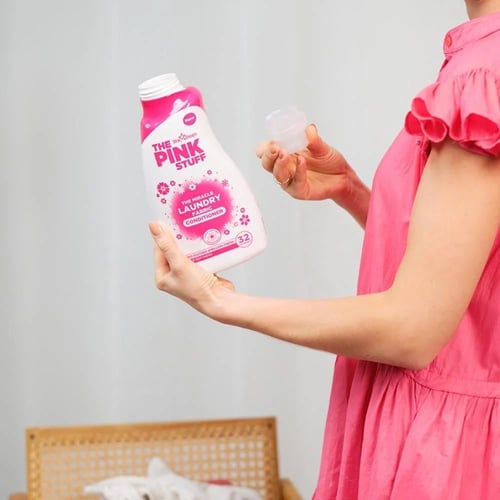 منعم ملابس ذا بينك ستاف