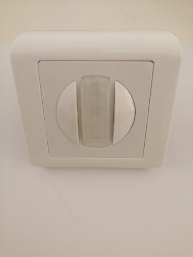 حساس حركة 7*7 ابيض همر