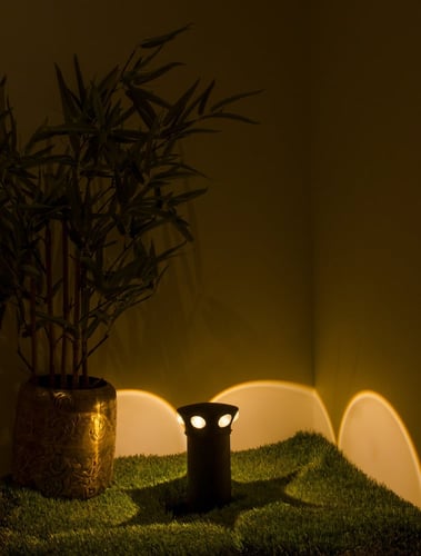 انارة حديقة عيون لد اصفر مدور اسود طول 23 سم 6035...