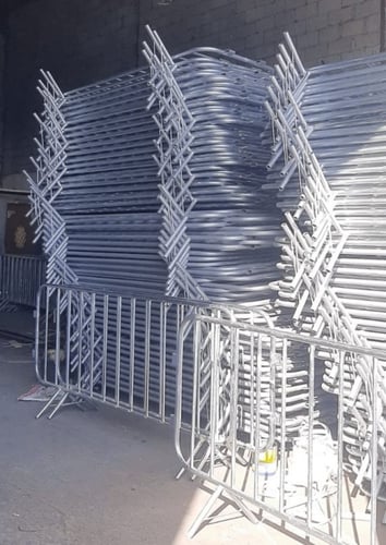 حواجز تنظيمية - Police barrier