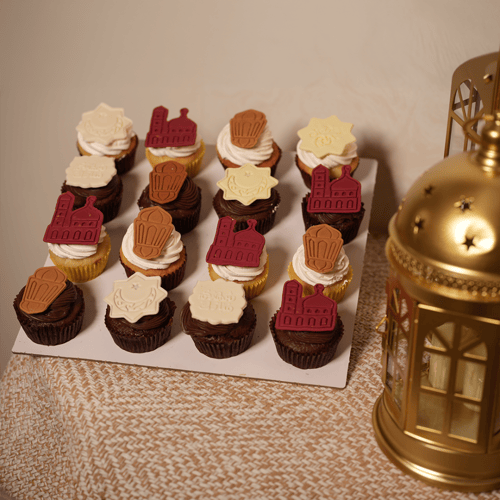 ١٦ قطعة كب كيك شوكولاته وفانيليا