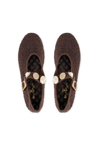 فلات قماش بني باكسسوار ذهبي