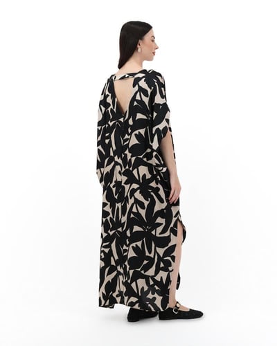 فستان أسود ساتان مشجر