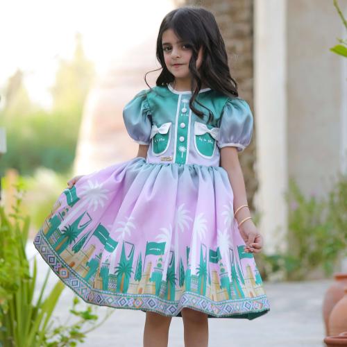 فستان بناتي منفوش بطبعة معالم المملكة