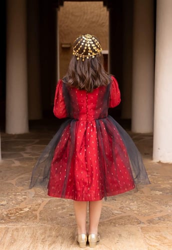 فستان يوم التأسيس الأحمر