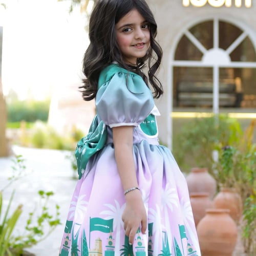 فستان بناتي منفوش بطبعة معالم المملكة