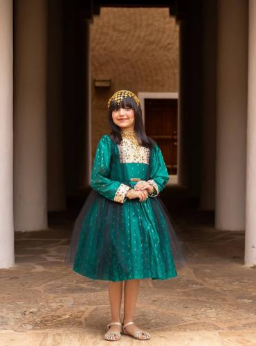 فستان يوم التأسيس الأخضر