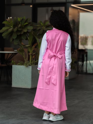 مريول مدرسي كامل بأكمام بيضاء