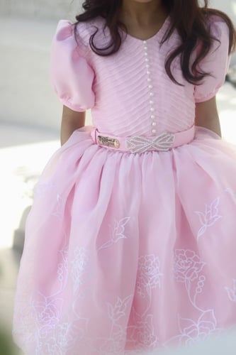 فستان عريب وردي بتطريز اوف وايت