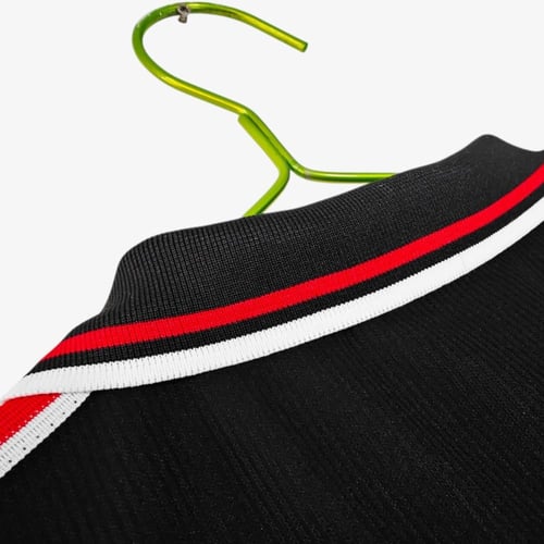 قميص مانشستر يونايتد الكلاسيكي – الأسود راعي Sharp