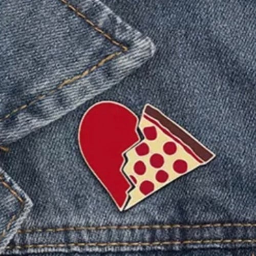 Pizza lovers' "pin" two pieces
