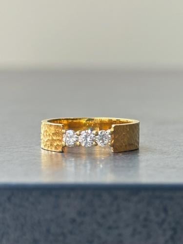 FROM THE HEART Ring With Three Diamonds