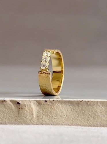 FROM THE HEART Ring With Three Diamonds