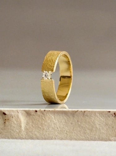 FROM THE HEART Ring With one Diamond