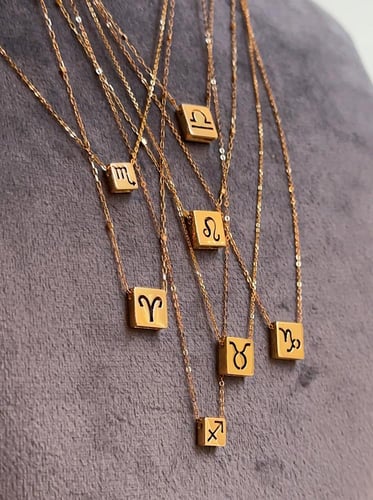 Cubed Leo Necklace سلسلة برج الأسد في مكعّب الذهب