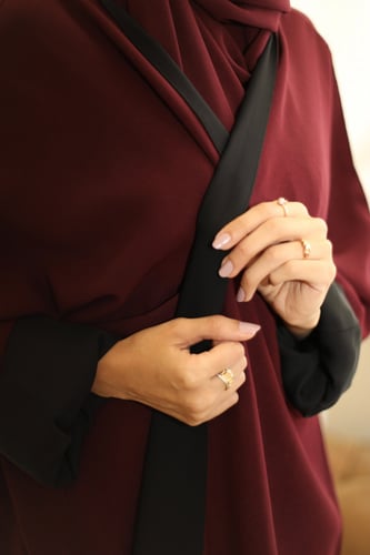 عباية لف تلبس على الوجهين أسود وملون