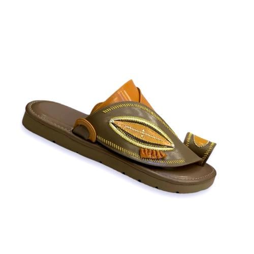 حذاء شرقي نقش يدوي بيج على كركمي