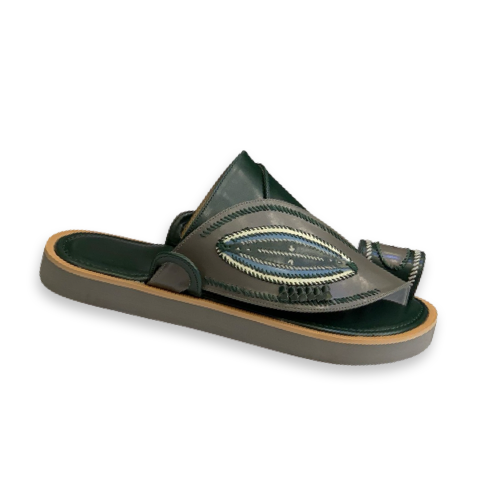 حذاء شرقي نقش يدوي زيتي بالخيط