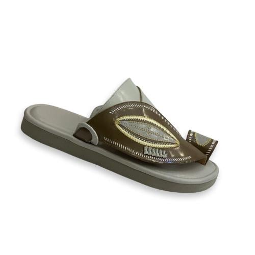 حذاء شرقي نقش يدوي رصاصي ع بني فاتح