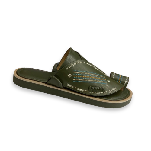 حذاء شرقي مطرز يدوي زيتي نقش كلاسك