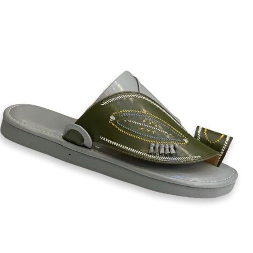 حذاء شرقي نقش يدوي بالخيط رصاصي ع زيتي