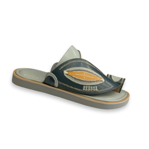 حذاء شرقي مطرز يدوي فستقي ع زيتي نقش