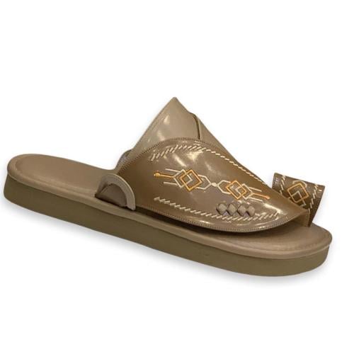 حذاء شرقي نقش يدوي بيج ع بني