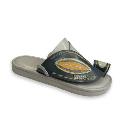 حذاء شرقي نقش يدوي رصاصي ع زيتي