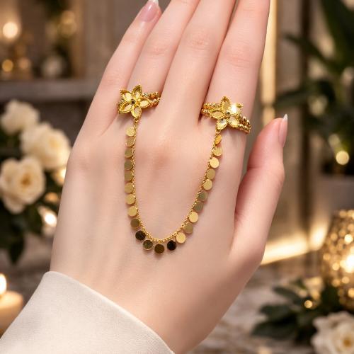 خاتم مزدوج بتصميم انيق متصل بسلسلة ذهب عيار 21