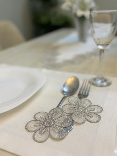 مفرش صحن دانتيل رمادي