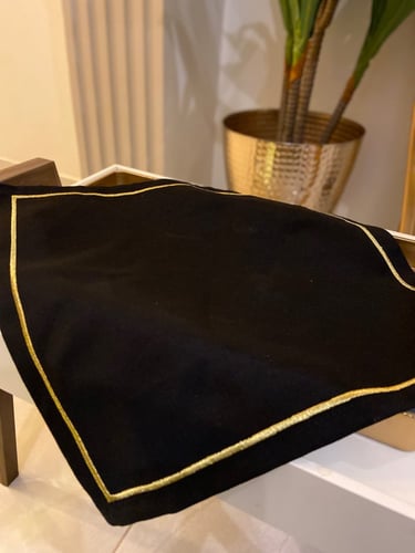 مناديل اسود تحديد ذهبي